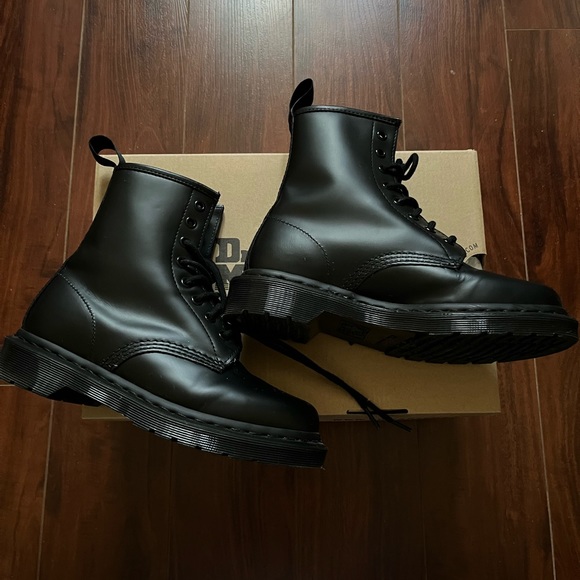 Dr. Martens boots - Picture 7 of 11